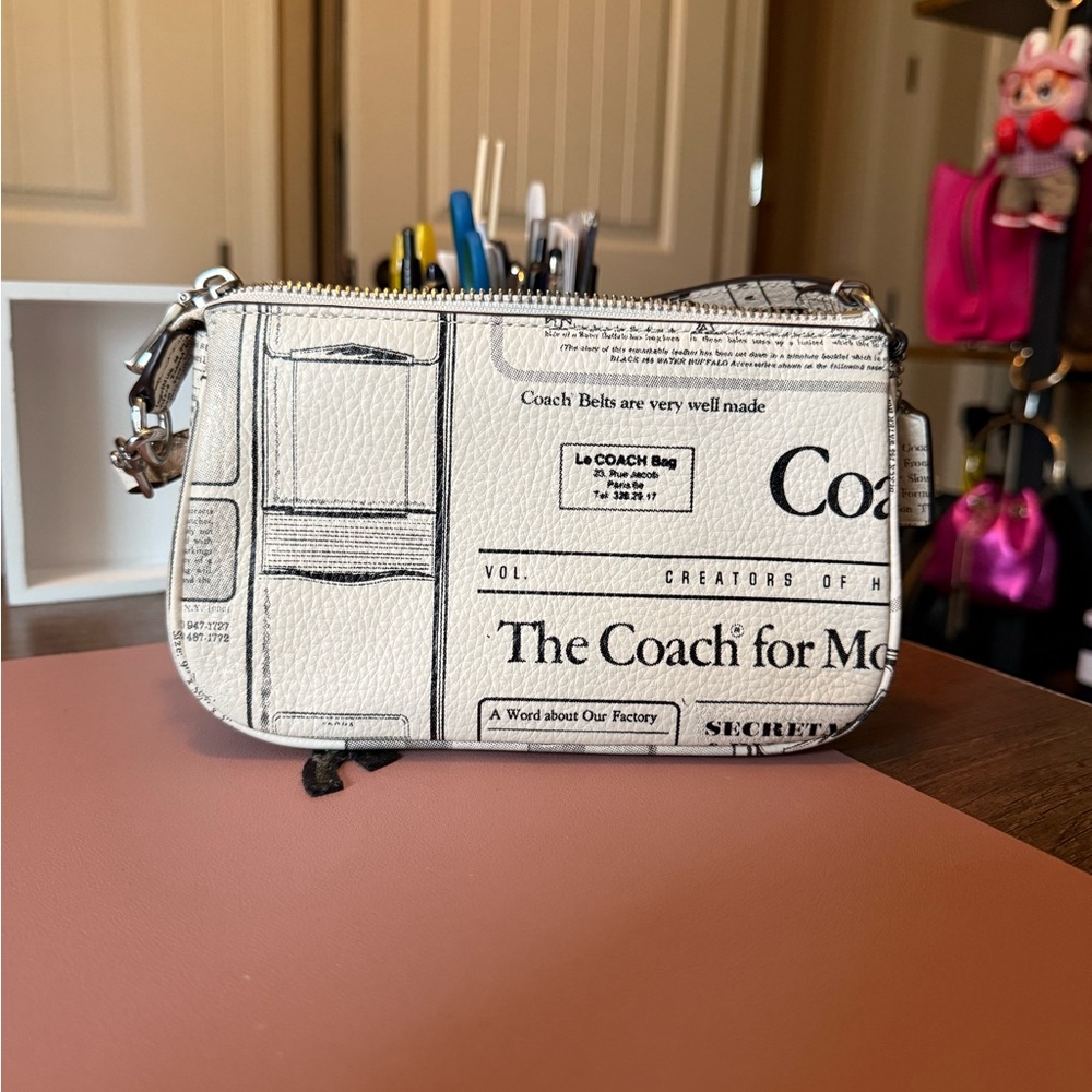 Coach Nolita 19 Newspaper - Picture 4 of 6